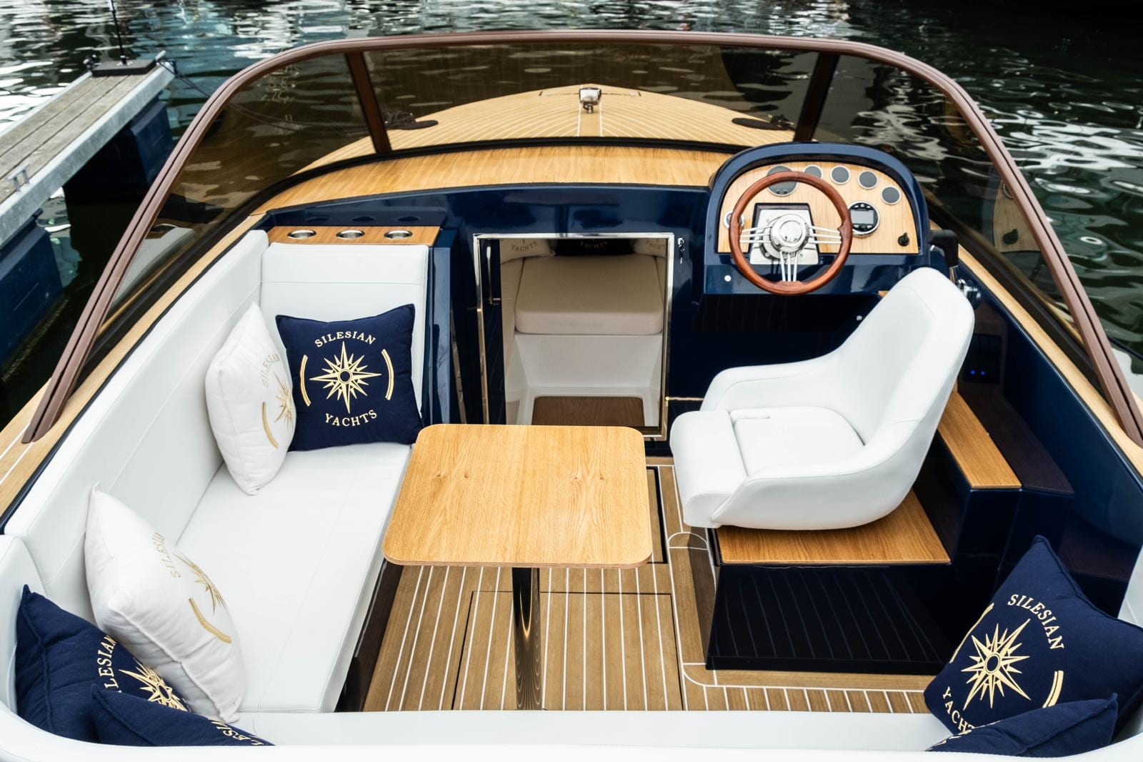 Barco Celestic